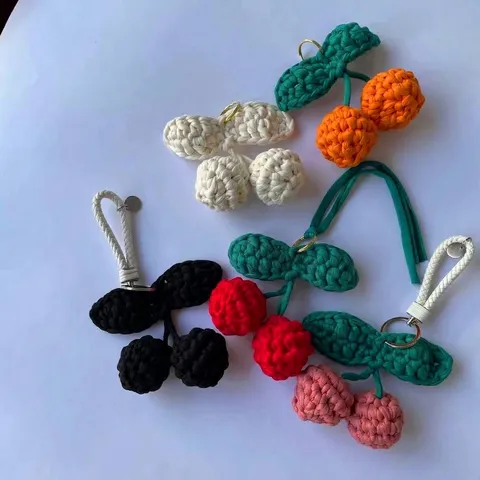 Ciondolo Ciliegia Fatto a Mano all'uncinetto Portachiavi Ciondolo per Borsa Intrecciato Frutta Ornamento da Appendere per Auto per Donne Ragazze