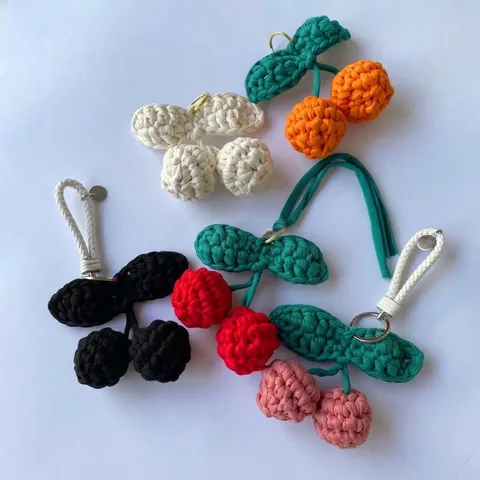 Ciondolo Ciliegia Fatto a Mano all'uncinetto Portachiavi Ciondolo per Borsa Intrecciato Frutta Ornamento da Appendere per Auto per Donne Ragazze