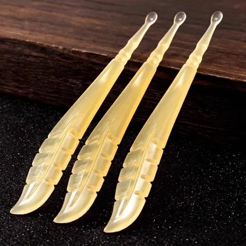 Soft Silicone Feather Shape Ear Wax Removal Tool Semi-transparent Ear Spoon Cleaner For Kids And Adults Gentle Flexible Daily Ear Care Tool