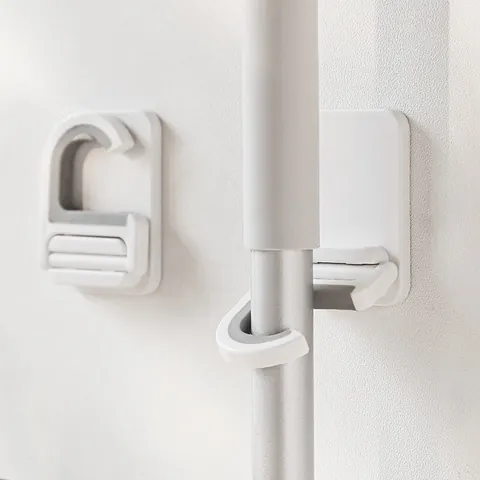 Moderne Wandmontierte Mopp Besen Halter Stanzfrei ABS Selbstklebende Organizer Regale Wasserdicht Antirutsch Aufbewahrungshaken Für Badezimmer Küche