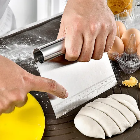 Raspador de Masa de Acero Inoxidable Con Escala Juego de Herramientas de Panadería Raspador de Cocina Con Mango de PP Amarillo Cortador de Masa Manual
