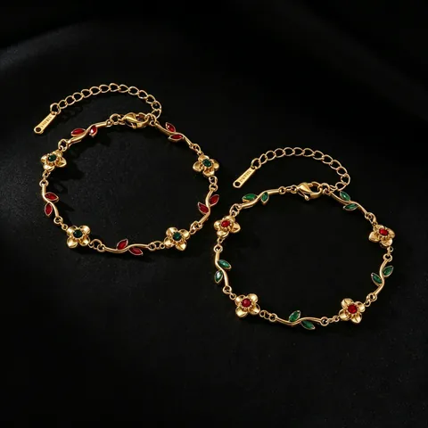 Waldstil Frisches Edelstahl Blumen Grünes Blatt Armband Für Damen Vergoldet Strass Klee Floral Anhänger Handschmuck