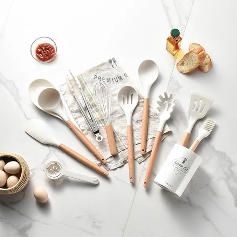 Juego de Utensilios de Cocina de Silicona Resistente al Calor Con Mango de Madera Espátula de Cocina Antiadherente Cuchara de Sopa Soporte Incluido Blanco Crema Utensilios de Cocina Minimalistas