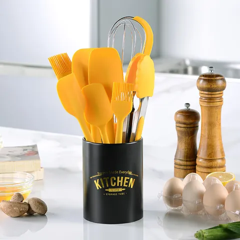 Utensilios de Cocina de Silicona Amarilla Cocina Repostería Espátula Pincel de Aceite Batidor de Huevos Clip de Comida Cubo de Almacenamiento Resistente al Calor Antiadherente