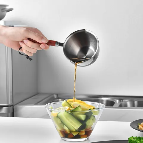 Mini Pot à Verser l'Huile en Acier Inoxydable 304 Avec Poignée en Bois Massif Double Bec Petite Casserole avec Échelle