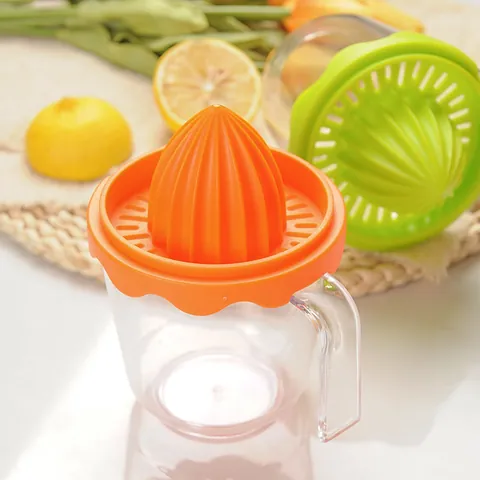 Manual Citrus Juicer PP Material Portable Hand Squeezer Cup For Lemon Orange Juicing Manual Juicing Cup With Lid Handle