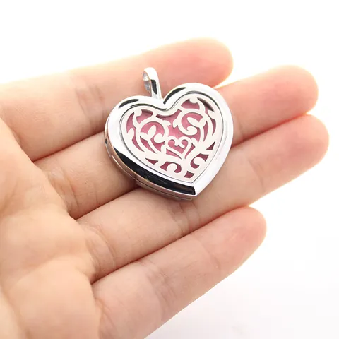 Collana con Medaglione Diffusore per Aromaterapia a Cuore in Acciaio Inossidabile Cavo Magnetico Diffusore di Profumo per Oli Essenziali Regalo Gioielli Donna