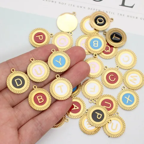 Stainless Steel Round Alphabet Pendant Enamel English Letter Charms Lace Border Coin Pendant Necklace For Bracelet Earrings Jewelry Making Accessories