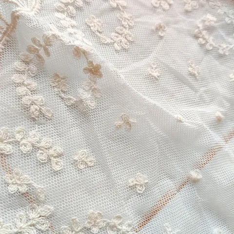 Minimalist Square Pure Cotton Lace Tablecloth Embroidered Dust Cover Floral Mesh Table Mat Scalloped Edge Home Decorative Scarf