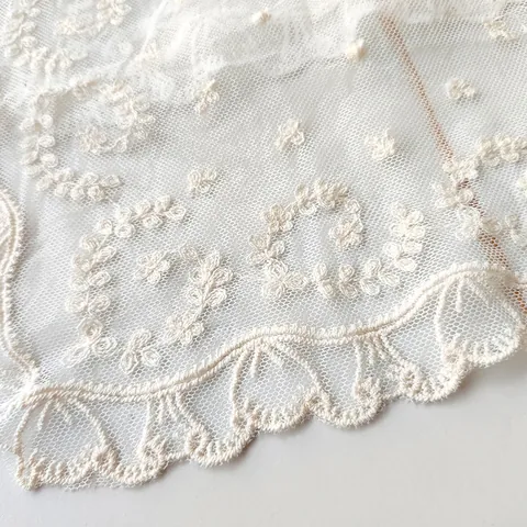 Minimalist Square Pure Cotton Lace Tablecloth Embroidered Dust Cover Floral Mesh Table Mat Scalloped Edge Home Decorative Scarf