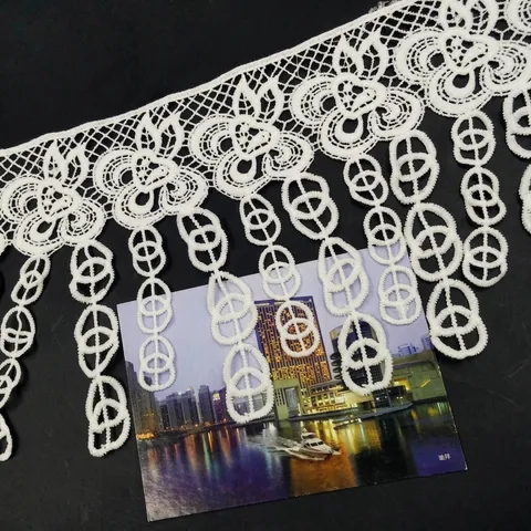 Elegante Bordura in Pizzo Idrosolubile in Seta di Latte Bianca Con Delicate Frange a Nappine Design Floreale Traforato DIY