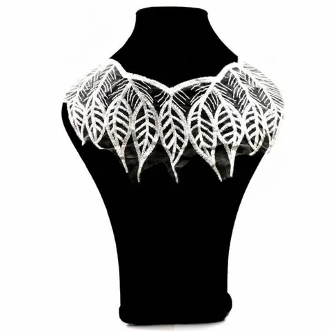 Finto Colletto in Pizzo Idrosolubile Ricamato in Seta di Poliestere Scollo a Fiore Decorativo Motivo a Foglia Accessorio Cucito DIY per Donna