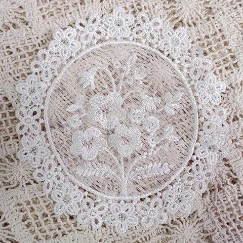 Elegant White Embroidered Organza Round Coasters Delicate Floral Lace Placemats For Dining Table Home Decor DIY Sewing Applique Wedding