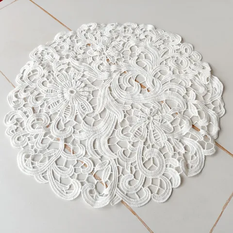 White Lace Embroidered Round Tablecloth Floral Pattern Heat Resistant Table Mat Simple Elegant Home Dining Table Decoration