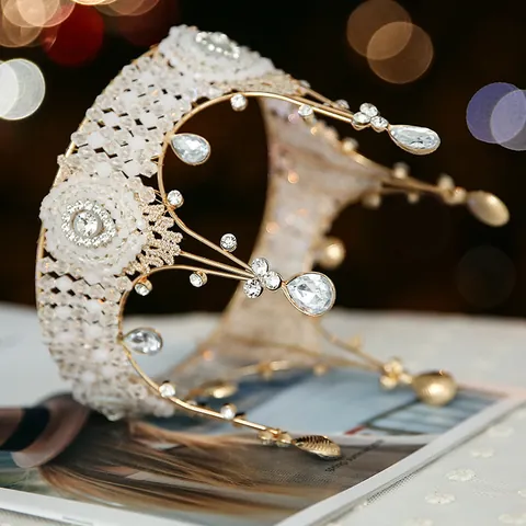 Luxury Alloy Rhinestone Wedding Crown Tiara For Women Handmade Lace Artificial Pearl Bridal Hair Accessories Cake Topper Decor