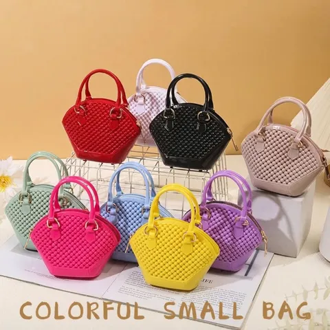 Neue Kinder Jelly Muscheltasche PVC Hohl Geschnittene Geprägte Perlen Mini Umhängetasche Für Mädchen Mode Kosmetiktasche Mit Goldkette