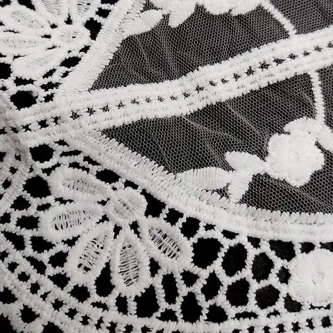 Faux Col Brodé en Maille de Soie de Lait Blanc Bordure en Dentelle Floral Ajouré Accessoire de Couture DIY Applique Décoration Élégante
