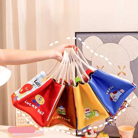 Tragbare Isolierte Lunch-Tasche Süße Cartoon Große Kapazität Thermische Lebensmittelträger Für Büro Schule Picknick Outdoor Flanell Aluminiumfolie Futter