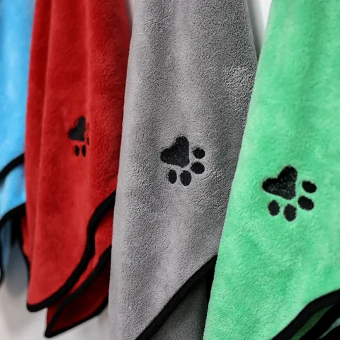Serviette de Bain pour Animaux Super Absorbante Séchage Rapide Velo de Corail Douce avec Broderie d'Empreinte de Patte Chiens Chats