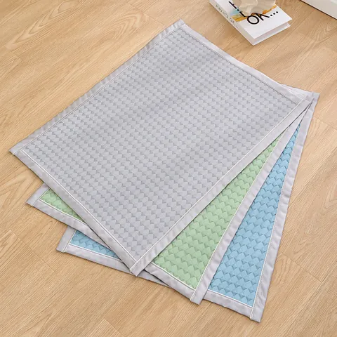 Cooling Pet Sleeping Mat Four Seasons Universal Rhombic Quilting Wear Resistant Moisture Proof Breathable Dog Cat Floor Mat Bed Cushion