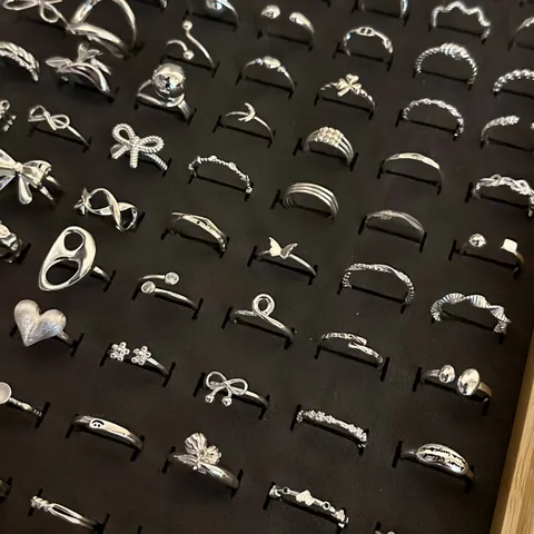 Minimalist Silver Plated Copper Open Rings For Women Niche Design Adjustable Finger Ring Luxury Rhinestone Flower Twist Jewelry