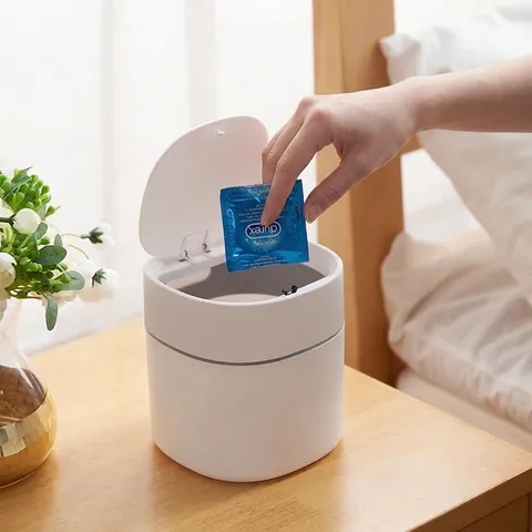 Papelera de Escritorio Minimalista Nórdico Con Tapa Cubo de Basura de Plástico para Oficina Estudio Cocina Caja de Almacenamiento