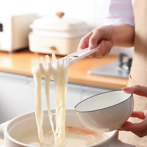 Cuillère à Nouilles Minimaliste Japonaise Cuillère à Griffes en Plastique PP Outil de Cuisine Pour Égoutter Spaghetti Œufs Avec Trou de Mesure