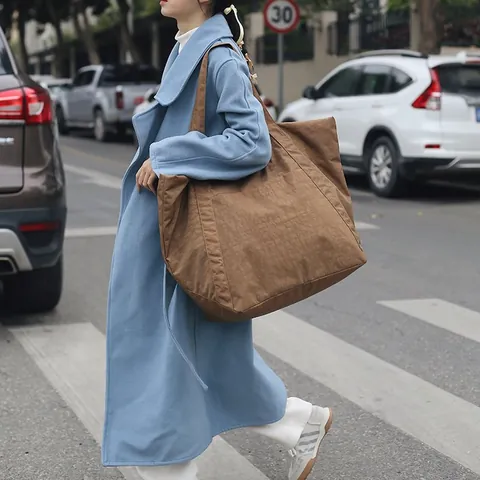 Bolso Tote de Nailon Plisado Retro para Mujer Gran Capacidad Bolso de Hombro Casual Bolso de Viaje Portátil Bolso de Compras Diario