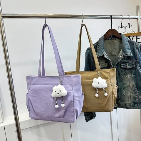 Borsa Tote Grande Capacità da Donna Borsa a Spalla in Nylon Tela Stile Coreano Tinta Unita Cartella con Ciondolo a Nuvola di Peluche