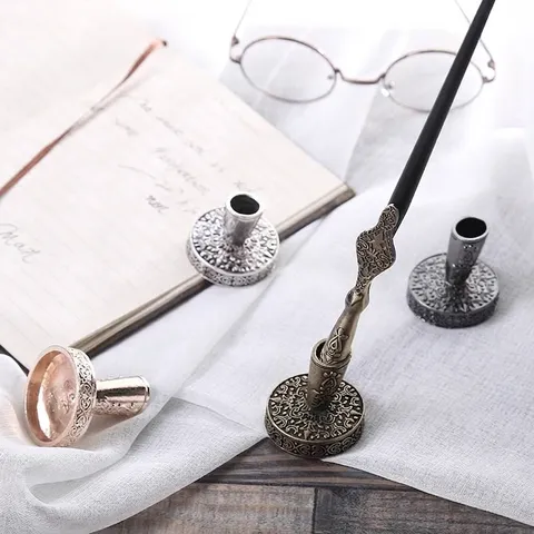 European Vintage Metal Pen Holder Slanted Insert 3D Carved Floral Design Antique Calligraphy Dip Pen Stand Office Desk Decor