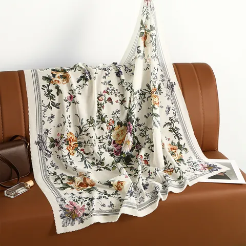 Mode Polyester Bedrukt Vierkante Sjaal Kleurrijke Bloemen Grote Sjaal Strandlakens Voor Reis Vakantie Vrouwen Accessoires