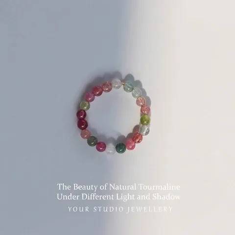 Bague en Perles de Tourmaline Arc-en-Ciel Naturelle pour Femmes Petite Pierre Ronde Bague Élastique Bijoux de Doigt Empilables Minimalistes Cadeau