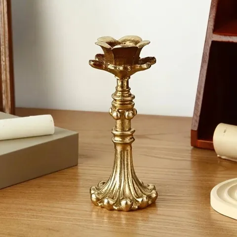 Vintage European Style Gold Resin Flower Candlestick Holder Retro Desktop Ornament For Home Decor Photography Props Candle Stand