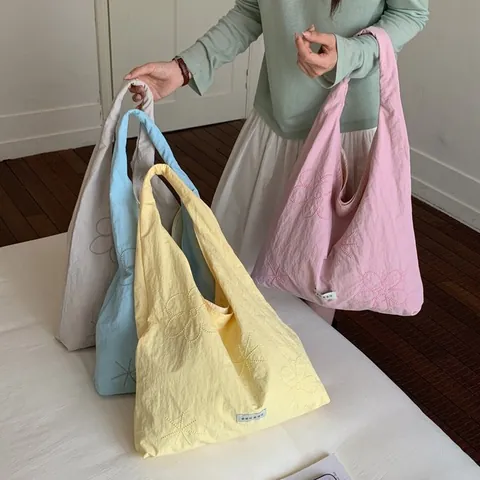 Damen Nylon Tote Bag Große Kapazität Koreanischer Stil Frische Blumenstickerei Umhängetasche Für Den Alltag Mädchenhafter Stil