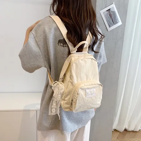 Zaino in Nylon Minimalista per Studenti Superiori e Universitari Zainetto Casual da Viaggio con Ciondolo in Perle e Pizzo Tinta Unita