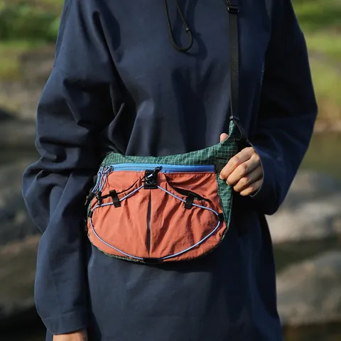 Kontrastfarben Spleißen Nylon Dumpling Bag Leichte Wasserabweisende Umhängetasche Für Outdoor Reisen Täglich Sportlich Unisex