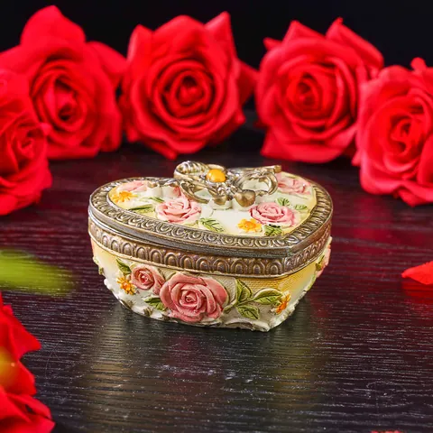 Portagioie in Resina a Forma di Cuore Vintage Europeo con Intaglio di Rose 3D Scatola di Immagazzinaggio Gioielli Retrò