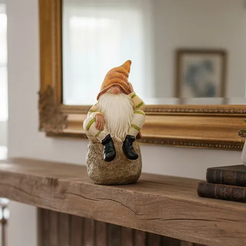 Hand-Painted Resin Garden Gnome Figurine Bearded Dwarf Statue Sitting On Stone Stump For Home Yard Lawn Outdoor Tabletop Decor Ornament