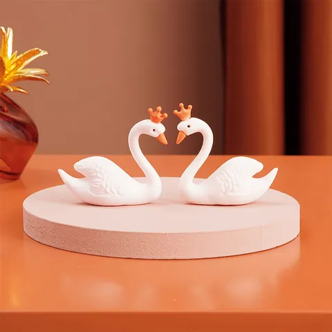 Ornements de Cygne Couronne en Plastique Souple Minimaliste Moderne Pour Décoration Créative de la Maison Figurines de Cygne Élégantes Paysage Accessoires Décoratifs de Bureau