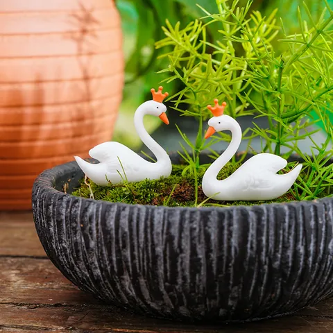 Ornements de Cygne Couronne en Plastique Souple Minimaliste Moderne Pour Décoration Créative de la Maison Figurines de Cygne Élégantes Paysage Accessoires Décoratifs de Bureau