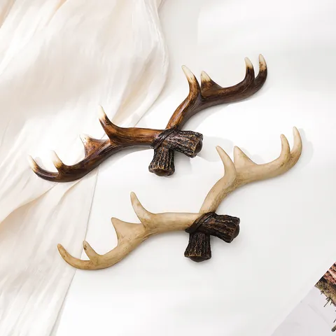 Vintage Resin Antler Wall Hook Decorative Deer Horn Hanger For Entryway Living Room Rustic Clothes Hat Key Holder Wall Decor