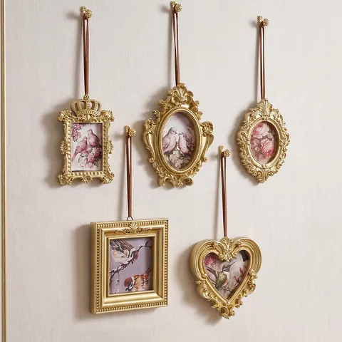 Juego de Decoración de Pared de Resina Dorada Vintage Europeo Marco de Fotos en Relieve Estilo Barroco de Lujo para Sala de Estar Dormitorio Letreros Colgantes Adornos