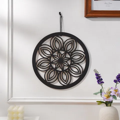 Bohemian Round Wood Wall Hanging Carved Hollow Mandala Flower Geometric Wooden Medallion Plaques European Art Background Decor Decor
