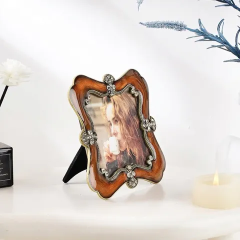 Antique Red Square Rhinestone Metal Photo Frame Tabletop Ornament European Classical Style Desktop Picture Frame Home Decor