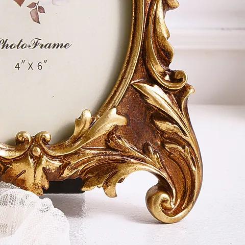 European Vintage Classical Gold Carved Resin Oval Photo Frame Luxury Baroque Court Floral Relief Tabletop Decorative Picture Frame Living Room Home Decor Office Ornament