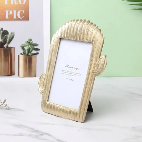 Marco de Fotos Creativo de Resina con Forma de Cactus Estilo Nórdico Dorado Blanco Marco de Fotos de Mesa Decoración de Escritorio