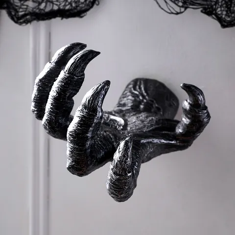 Gothic Demon Claw Wall Hook Resin Ghost Hand Wall Decoration Horror Style Jewelry Holder For Halloween Party Bar Home Decor