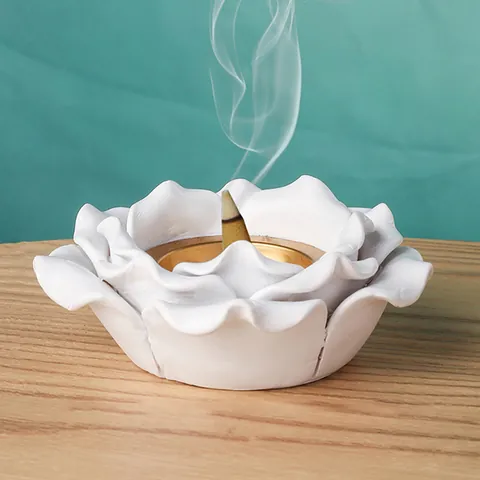 Quemador de Incienso de Reflujo de Resina de Rosa Blanca Nórdica Con Bandeja de Metal Dorado Adorno Decorativo Zen Hogar