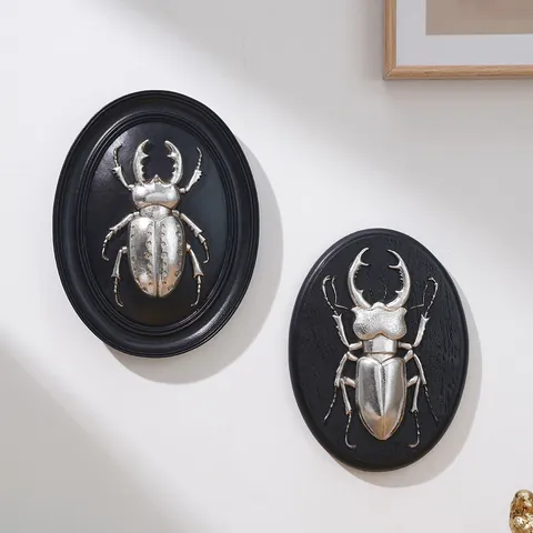 Decorazione da Parete in Rilievo con Scarabeo 3D Argento Retro Arte da Parete con Campione di Insetti in Resina Ovale Nera per Soggiorno Camera da Letto Stile Gotico di Lusso