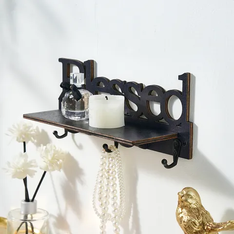 Scaffale a Parete Moderno Minimalista in Legno Nero Con Design a Intaglio Lettere Blessed Ripiano Decorativo Con Ganci in Metallo